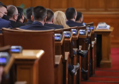 Депутатите се захващат с удължаването на бюджета преди празниците  Точката се очаква