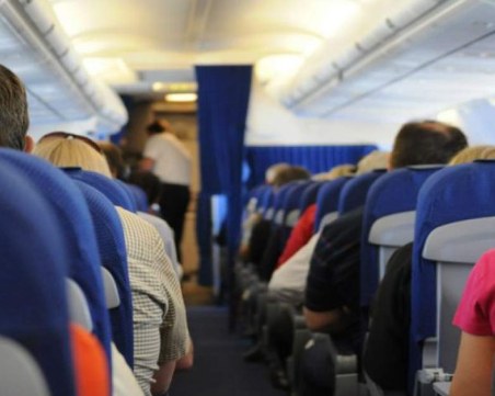 36 души пострадаха след силна турбуленция в самолет, някой са в тежко състояние