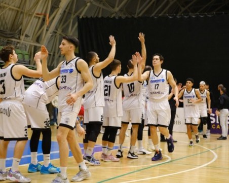 Академик е домакин на Берое в търсене на втори успех през сезона