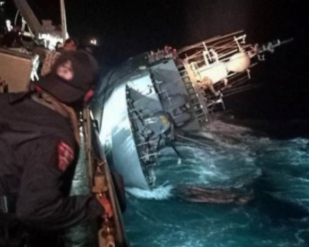 Кораб потъна край Тайланд, издирват 31 души