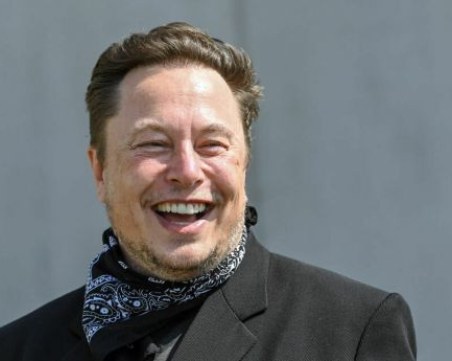 Мъск решава с анкета дали да се оттегли от Twitter