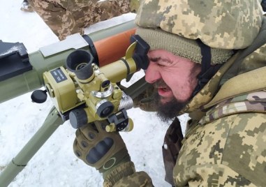 Украински войници използват български противотанкови гранатомети ATGL H но не