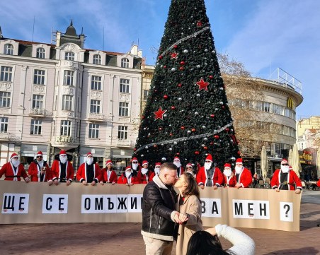 Като в коледен филм! Пловдивчанин направи предложение, на което приятелката му не можа да откаже