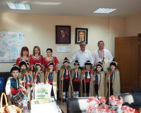 Коледари от ДГ „Бисер