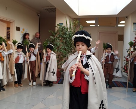 На Игнажден първите гости в кметството на Южен бяха коледарите от ДГ „Малина