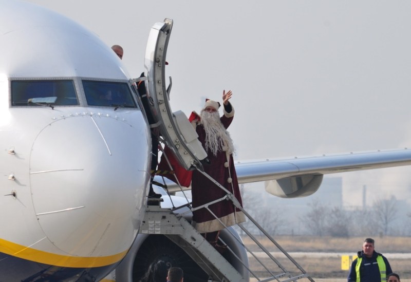 50 деца ще посрещнат Дядо Коледа на летище Пловдив