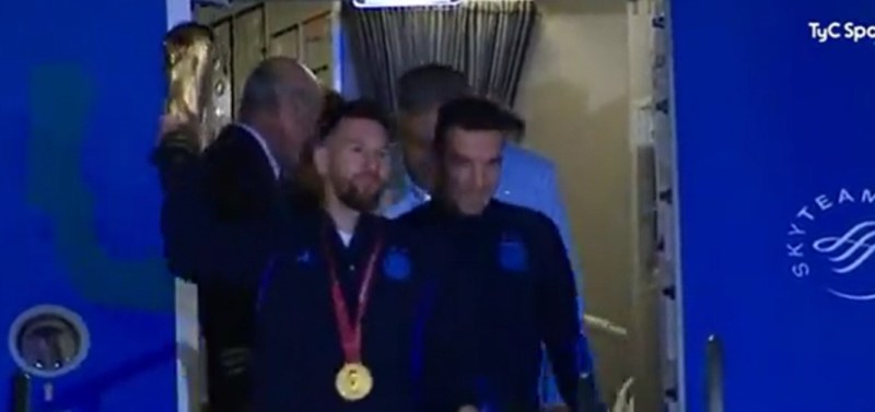 Световният шампион Аржентина вече пристигна в столицата Буенос Айрес. Тимът завоюва