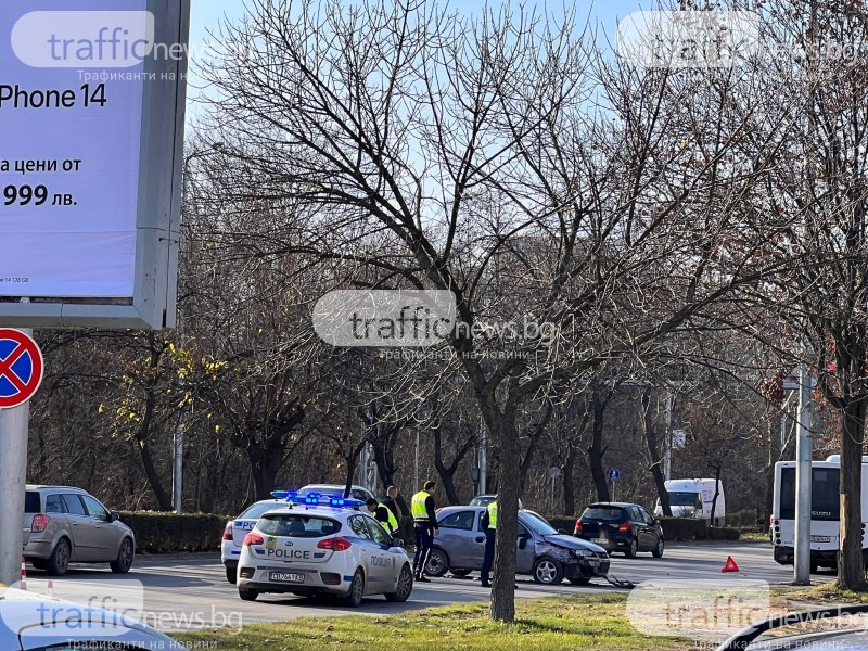 Катастрофа между кола и автобус на градския транспорт в Пловдив