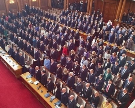 Депутатите се чудят до колко часа да работят днес