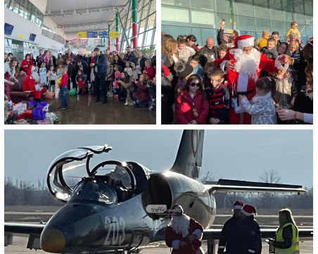 Дядо Коледа кацна на летище Пловдив с L-39, обещаха му по-голям самолет за догодина