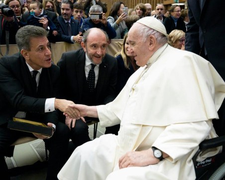 Кметът на Пазарджик представи „Градината на света” на папа Франциск