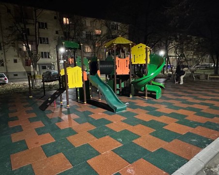 Нова детска площадка зарадва децата в 