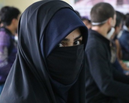 Талибаните въведоха нова забрана! Без жени в университетите
