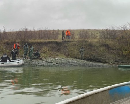 Тяло изплува в Мандренското езеро! Близо до мястото, където изчезнаха двамата рибари