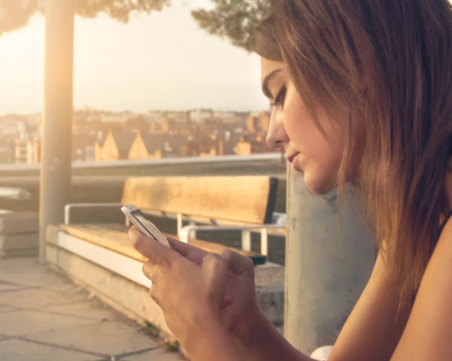 Заради разголени снимки: Скок на онлайн изнудването отчете ФБР