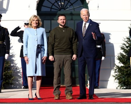 Зеленски пристигна във Вашингтон за среща с Байдън и обръщение към Конгреса