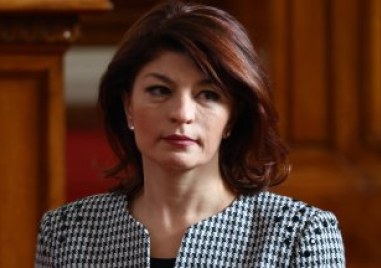 Председателят на ПГ на ГЕРБ СДС Десислава Атанасова реагира на публикации