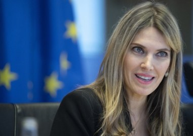 Бившата заместник председателка на Европейския парламент Ева Кайли остава в ареста