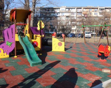 Изградиха нова детска площадка на ул. „Милеви скали
