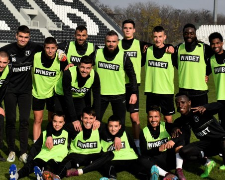 Локо излезе във ваканция след интересна двустранна игра