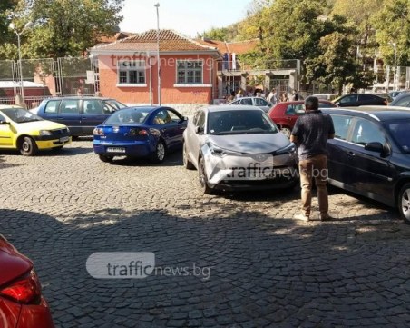 Въвеждат ред в хаоса в Синя зона! Пловдивчаните с талони ще спират само на своята улица