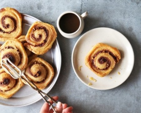 Вкусна рецепта за Коледни калнелени рулца