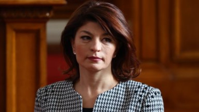 Председателят на ПГ на ГЕРБ-СДС Десислава Атанасова реагира на публикации,