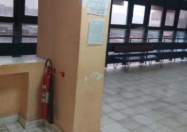 Неизвестен апаш е задигнал пожарогасител от поликлиника в град Дупница