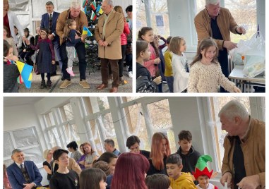 Кметът на Пловдив Здравко Димитров занесе коледни подаръци за украинците