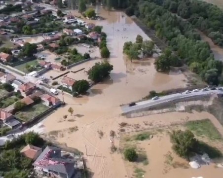 18 домакинства от наводнените села ще получат по 11 000 лева