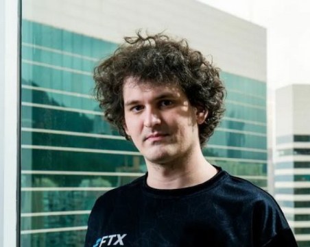 Бившият шеф на фалиралата криптоборса FTX плати 250 милиона долара, за да излезе от ареста