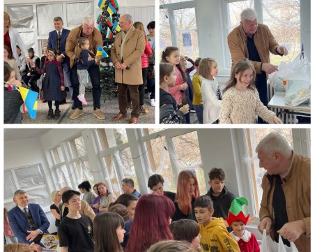 Кметът  раздаде подаръци за Коледа на украинците във „Втори дом”