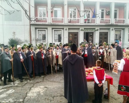 Коледари ще наричат за здраве и берекет в община „Родопи