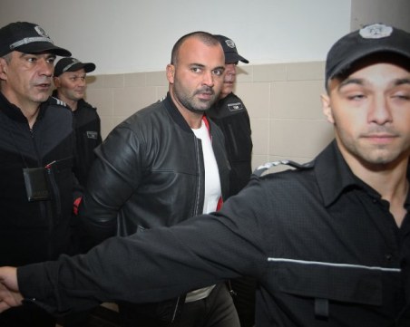 Полицаите, помогнали на Любенов след катастрофата, получиха обвинения