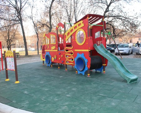 Поредна детска площадка изградиха в район „Северен