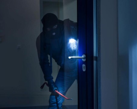 Въоръжен обир в София! Маскирани задигнаха 40 бона