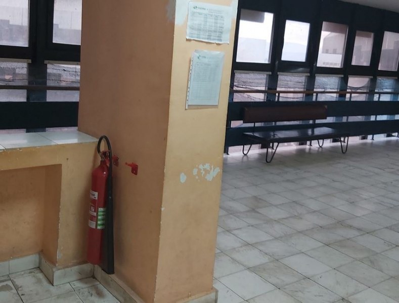 Неизвестен апаш е задигнал пожарогасител от поликлиника в град Дупница,