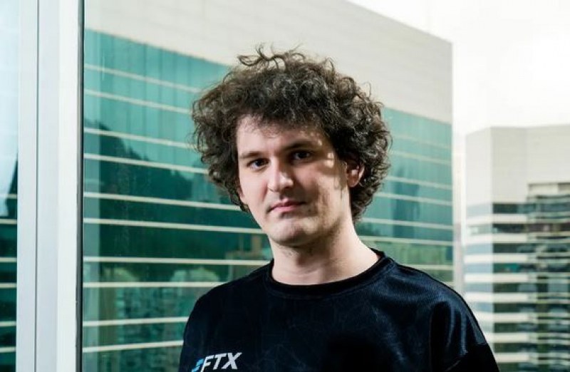 Бившият шеф на фалиралата криптоборса FTX плати 250 милиона долара, за да излезе от ареста