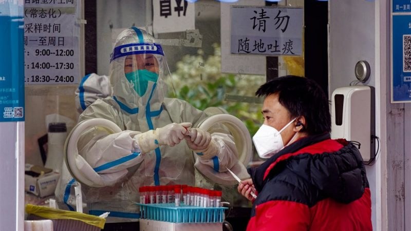 Близо 37 милиона са се заразили с коронавирус в Китай само за ден