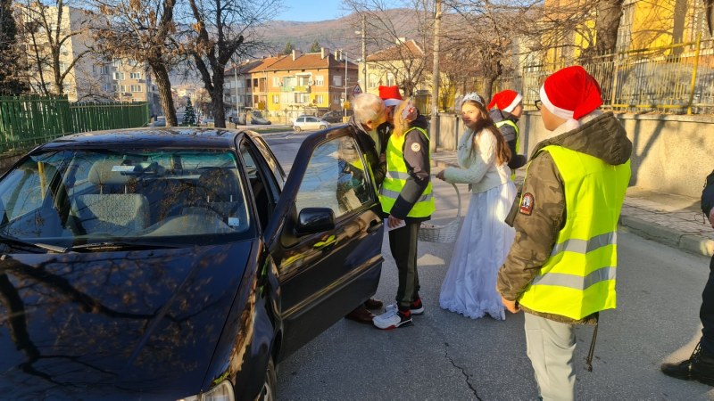 Коледна специализирана полицейска операция проведоха в Пещера. В нея взеха