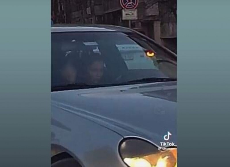 Мъж снима шофьорка в нарушение в Пловдив, тя го поздрави с неприличен жест