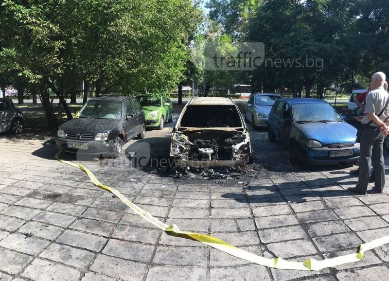 Лек автомобил горя снощи на бул. Дунав“ в Пловдив. Сигналът
