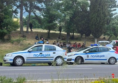 Полицията задържа поредна група нелегални мигранти в центъра на Карлово