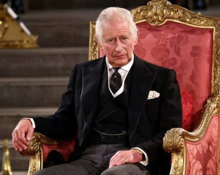 Чарлз III лиши брат си Андрю от офиси в Бъкингамския дворец