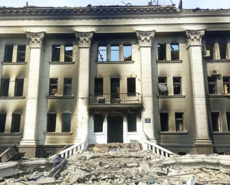 Руските власти в окупирания украински град Мариупол започнаха да разрушават по-голямата част