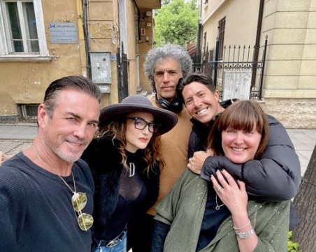 Актьорът Гари Стреч търси помощ от български психотерапевт, той му предлага сценарий за филм