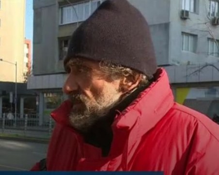 Бездомник от Варна върна изгубено портмоне със 700 лв. и документи