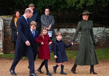 Британското кралско семейство излезе на първата си коледна разходка без