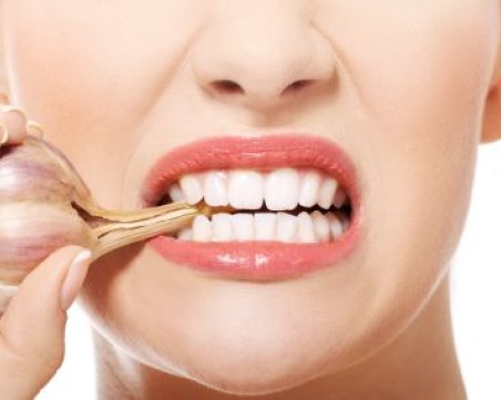 Как да се отървем от чесновия дъх?