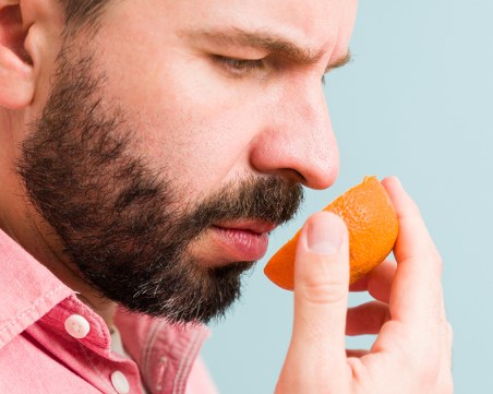 Учени откриха причината за загубата на обоняние при дълъг COVID-19